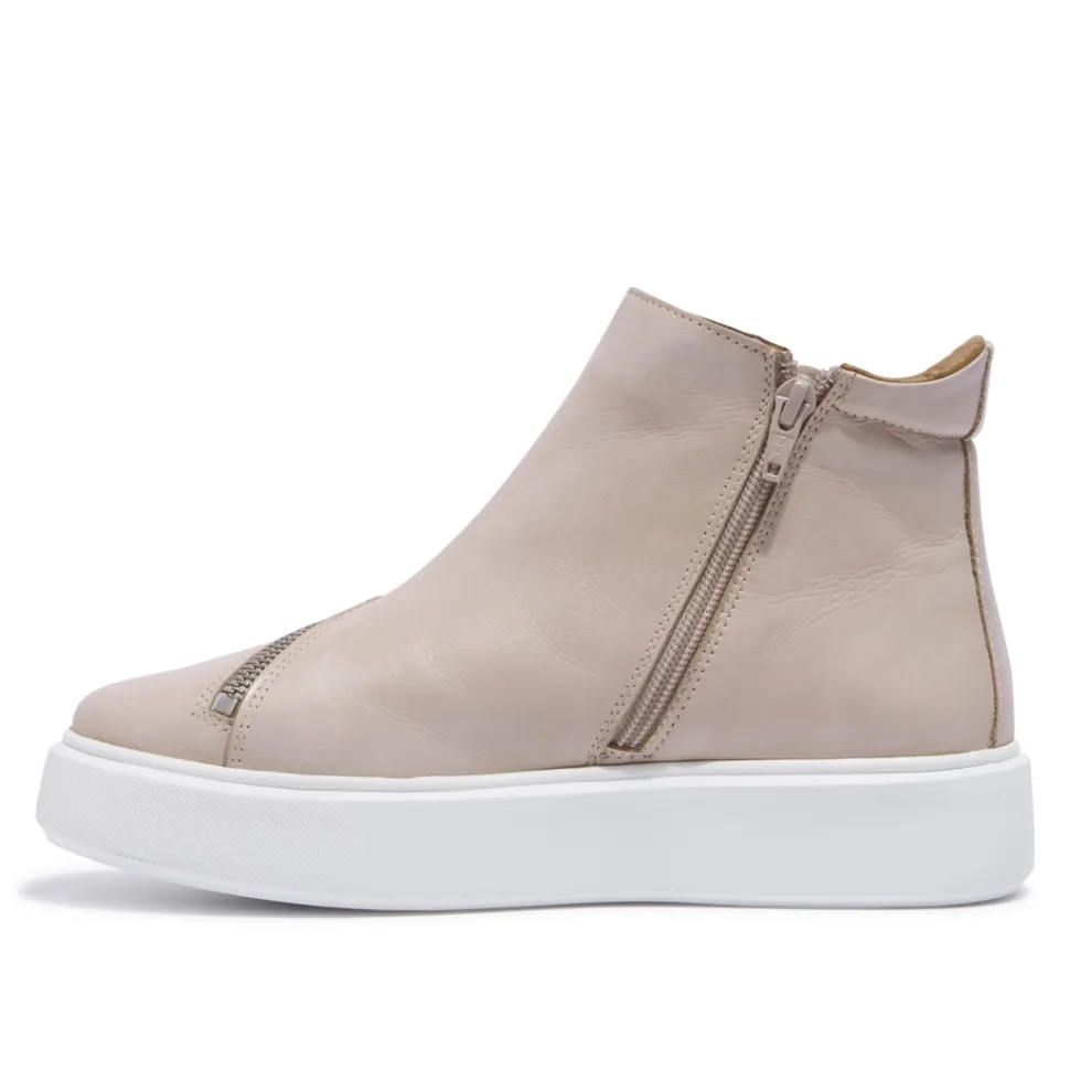 Serpa Beige Leather Trainers